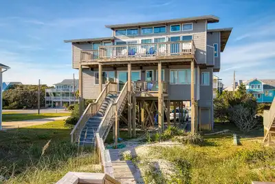 Image de Oceanfront home with beach boardwalk, outdoor shower, decks - dog-friendly