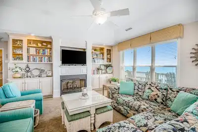 Image de Oceanfront home with direct beach access - game room, private interior elevator