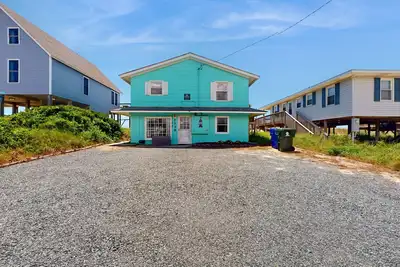 Image de Beachfront dog-friendly home with ocean views, beach access, and outdoor shower