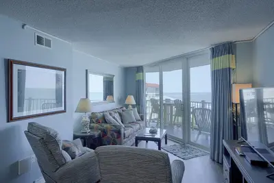 Image de Waterfront beach condo with great ocean & pool views, fast WiFi & gym