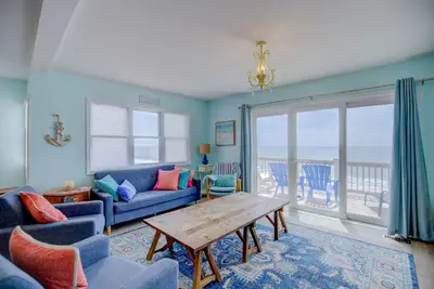 Image de Dog-friendly duplex with ocean views, beach access, washer/dryer, central Ac