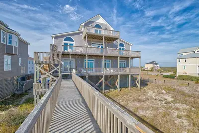 Image de Beachfront home with beach access, pool, private hot tub & ocean views