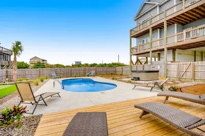 Image de Ocean-view beach home - private hot tub, elevator, chef's kitchen - dog-friendly