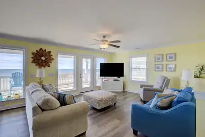 Image de Beachfront home with water views, a pool, deck, washer/dryer, & central Ac