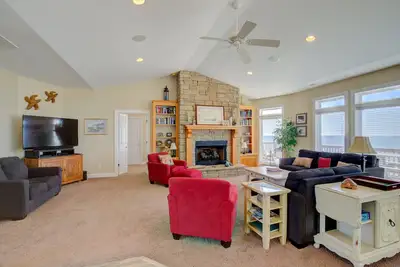 Image de Oceanfront home with beach views, pool, beach access & private hot tub