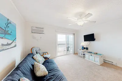 Image de Oceanfront Topsail Reef condo with Ac & WiFi - beach access & tennis