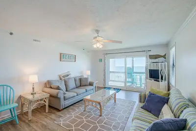 Image de Beachfront Shipwatch condo - ocean views, Ac & W/D - community pool