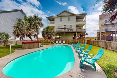 Image de Spacious dog-friendly home with private pool, hot tub, and beach access, W\/D, Ac