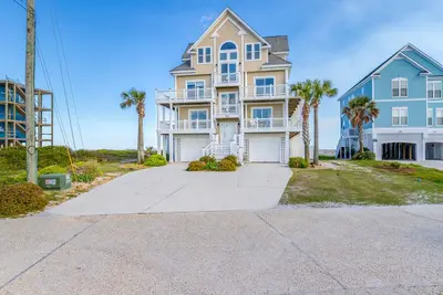 Image de Oceanfront retreat with private heated pool, hot tub, elevator, & beach access