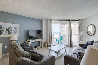 Image de St. Regis beach condo with ocean- & pool-view balcony, gym & restaurant