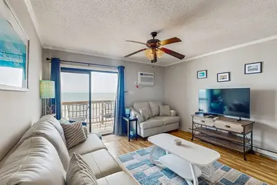 Image de Oceanfront Topsail Reef condo with fast Ac & WiFi - beach access & tennis