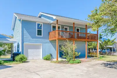 Image de 3 bedroom home with a game room, washer/dryer, central Ac & golf nearby