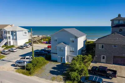 Image de Oceanfront home with beach access, washer/dryer, central Ac & golf nearby
