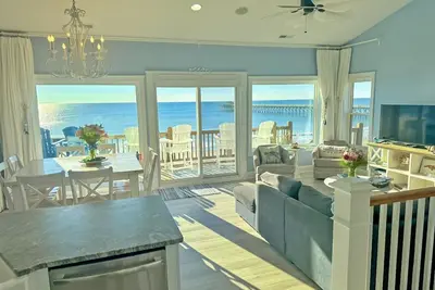 Image de Newly remodeled oceanfront duplex with beach access, views, and outdoor shower