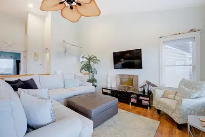 Image de Beachfront duplex with beach access, ocean views, air hockey, washer/dryer, Ac