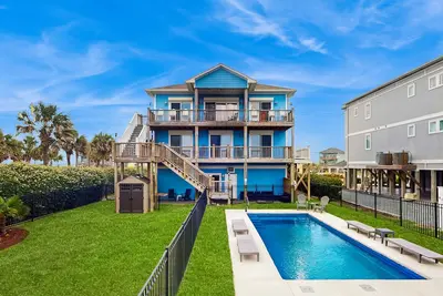 Image de Oceanfront home with beach access, pool, game room, washer/dryer & central Ac