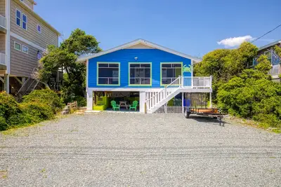 Image de Well-equipped home near the beach with ocean views, outdoor shower, central Ac
