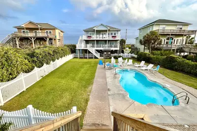 Image de Oceanfront beach home with private pool & hot tub