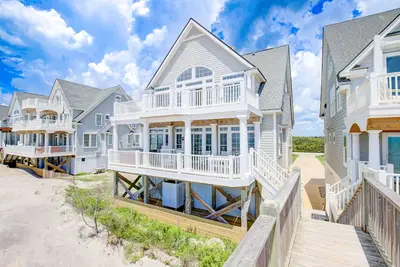 Image de Oceanfront home with a hot tub, pool, washer/dryer, central Ac & deck