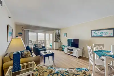 Image de Beachfront Topsail Dunes condo - oceanfront pool - Ac, WiFi, washer/dryer