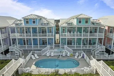 Image de Newly renovated, dog-friendly oceanfront duplex with a pool and beach access