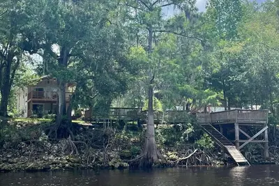Image de River house on Suwannee River near Sante Fe, Ichetucknee, and multiple springs!