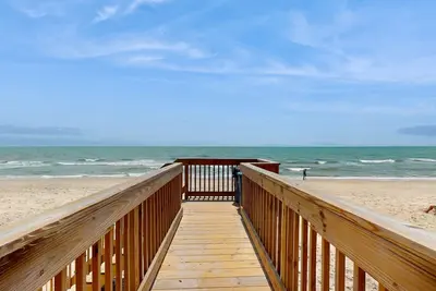 Image de Topsail Dunes condo with oceanfront deck, oceanside pool & waterway-view porch