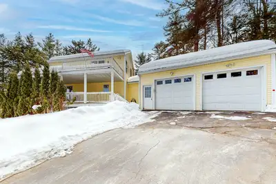 Image de Dog-friendly home with beach access, washer/dryer, gas grill, streaming services