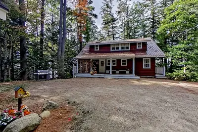 Image de Dog-friendly lakefront cottage with private dock, air hockey, water access, W\/D