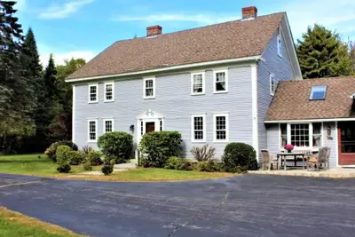 Image de Peaceful dog-friendly home with private pool, patio, pool table, gas grill & W\/D