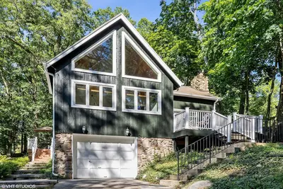Image de Gorgeous newly renovated home in coveted Duneland Beach. View of water & Sunset