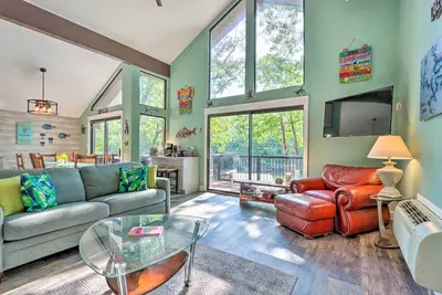 Image de 2 Mi to Margaritaville: Lake of the Ozarks Home!
