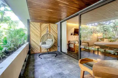 Image de Modern second floor studio with pool, partial Ac, and balcony