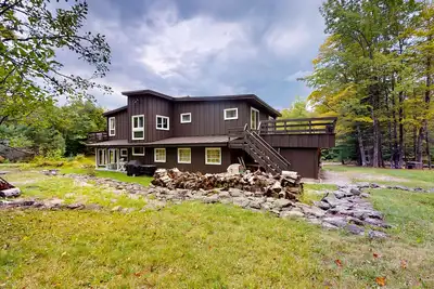Image de Unique & quaint home with loads of character, firepit, two wood stoves, & grill