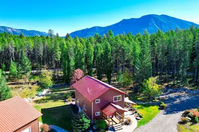 Image de New West Glacier Gem! Rv's Welcome! 3 bed / 2 bath, 5 Minutes from Glacier National Park!