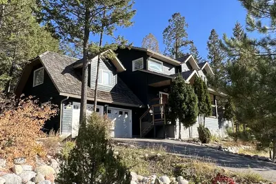 Image de Canadian Rockies Mountainside Retreat  6 Bed -  4 Bath -  Sleeps 10 Comfortably