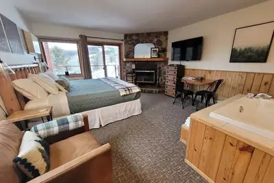 Image de Ski-in\/Ski-out Couples Suite w\/Whirlpool - Pool & Hot Tub