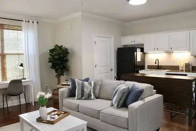 Image de Charming Condo -- 4 miles from Tiger Stadium