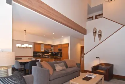 Image de Executive Montebello Townhouse- 3 bed/3 bath/ garage. Ac and hot tub<br>All new furniture Dec 2024