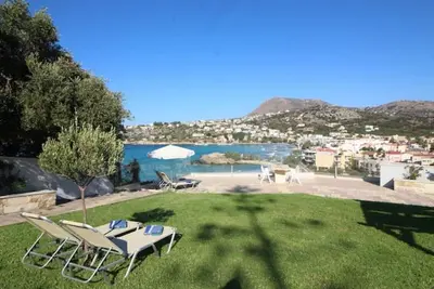 SeaDream Beachfront Villa with sea view and jacuzzi