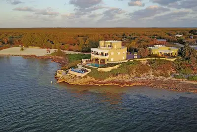 Image de Cayman Castle: Luxury Gated Estate w/Elevated Views, Infinity Pool + Large Private Beach