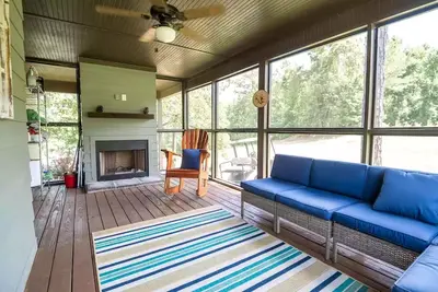 Image de Tiny Cabin on Lake Martin