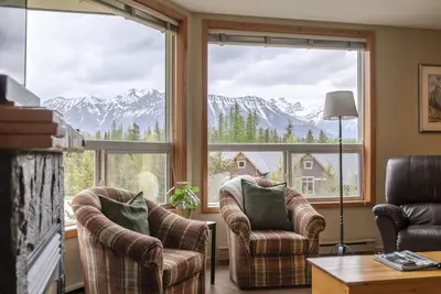 Image de Top Floor Condo | Incredible Mountain Views | 3 Beds | Walk to Resort & Trails