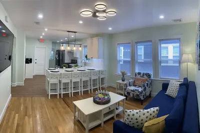 Image de Brand New 3bds/2bths in a small & friendly neighborhood. \nMins away from Boston.