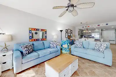 Image de 11th floor oceanfront condo with pool, hot tub, ocean view, W/D, and central Ac