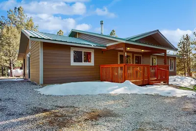Image de Cozy home with gas fireplace and private washer/dryer - close to skiing