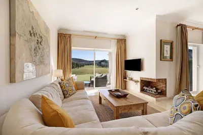 Image de Maison de vacances \"Adosado 2 dormitorios\" avec vue sur les montagnes, piscine partagée et Wi-Fi.