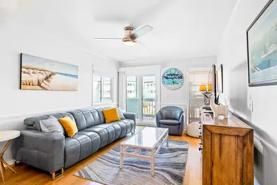 Image de Ocean-view 2nd-floor condo balcony, W/D, outdoor pool, grills, gazebo, and Ac