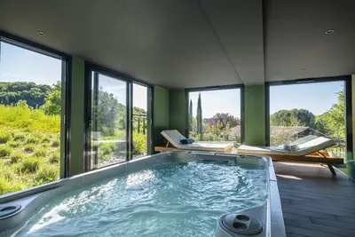 Image de Suite spa dans Mas demeure provençale piscine & spa