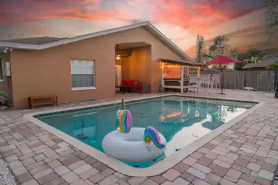 Image de 4-Bedroom Villa With Pool ~4 Miles From The Beach!